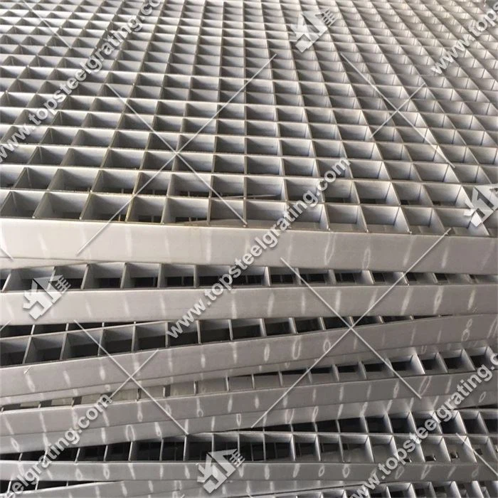 Plug Grating